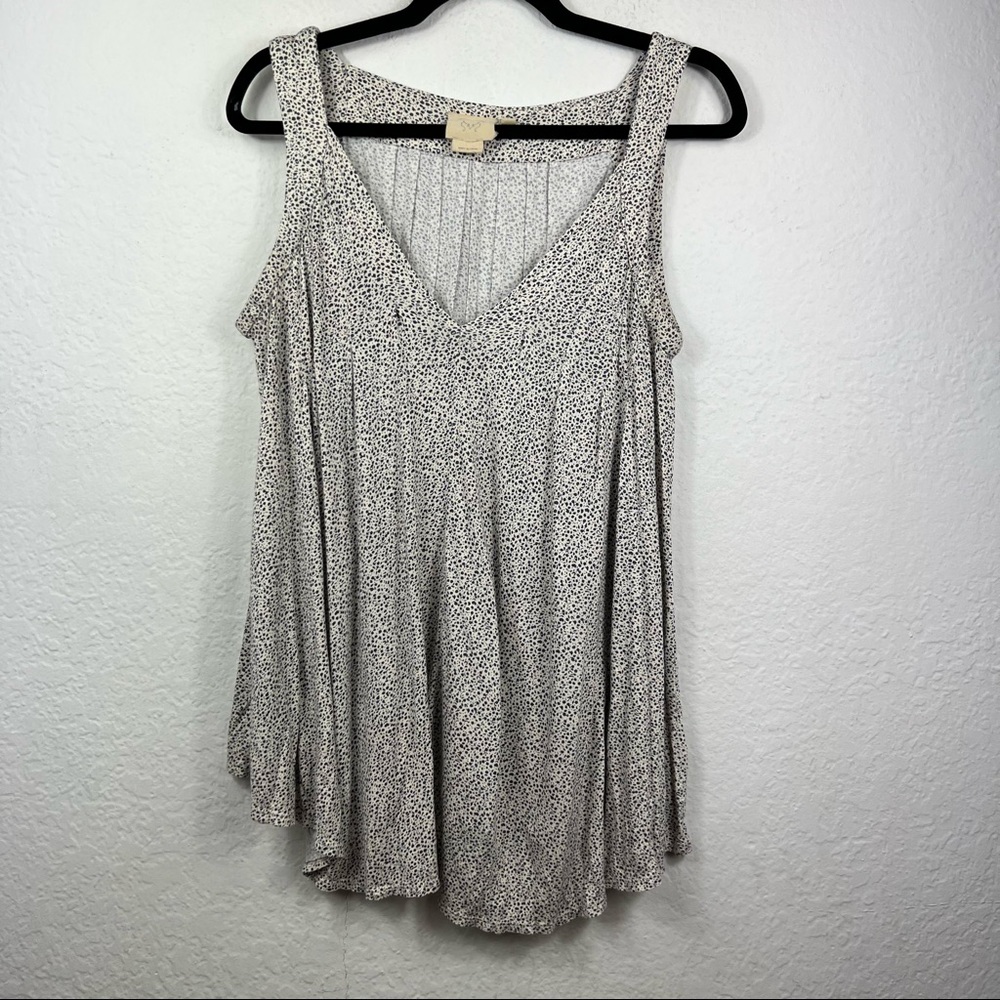 ANTHRO Vanessa Virginia V Neckline polka Dot Sleeveless Loose Fit Top Si…